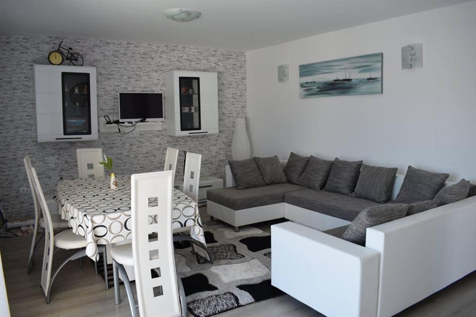 Apartmani Celjak พาก ภายนอก รูปภาพ